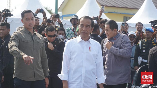 Presiden Jokowi menyebut mobil BBM ke depannya akan ditinggalkan seiring kecenderungan masyarakat yang lebih suka memakai kendaraan listrik.