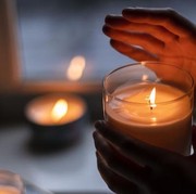 Tak Sekadar Bikin Wangi, Ketahui 5 Manfaat Meletakkan Lilin Aromaterapi di Kamar