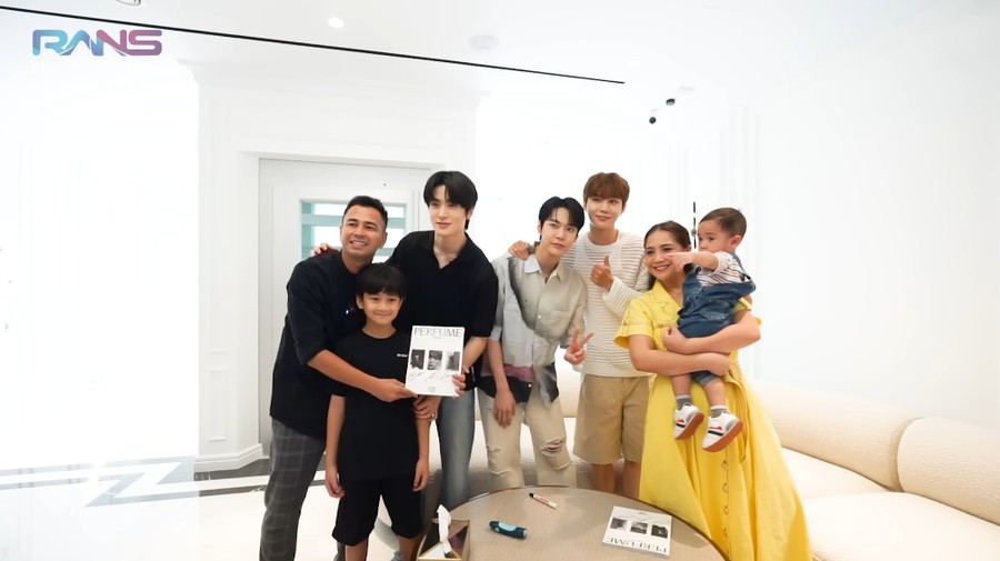 NCT DoJaeJung NCT DoJaeJung main ke rumah Raffi Ahmad dan Nagita Slavina diajak tumpengan dan cicip bakso.