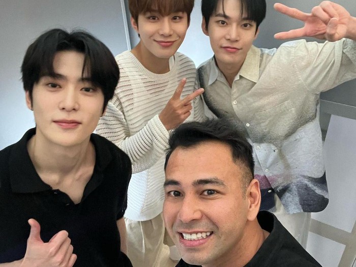 NCT DOJAEJUNG bersama Raffi Ahmad
