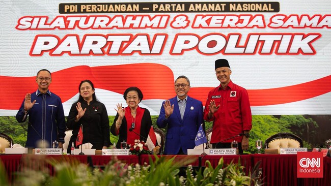 Ketua Umum Partai Amanat Nasional (PAN) Zulkifli Hasan mengaku ditawari kerja sama mengusung Ganjar Pranowo sebagai capres saat berkunjung ke DPP PDIP.