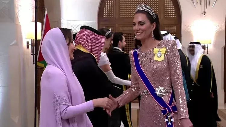 Pangeran William dan Kate Middleton di royal wedding Pangeran Hussein dari Yordania dan Rajwa Al Saif.