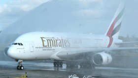 FOTO: Pesawat Terbesar Dunia Airbus A380 Mendarat di Bali