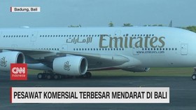 VIDEO: Pesawat Komersial Terbesar Mendarat di Bali