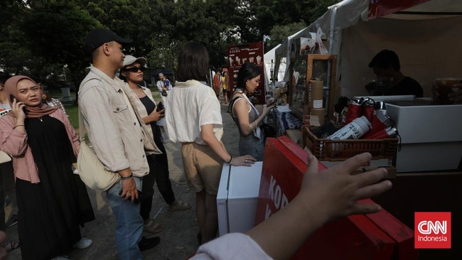 FOTO: Asyik Piknik Gratis di Taman Lapangan Banteng Jakarta