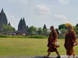 Menyambut Waisak Tahun 2024, Bhikkhu Thudong ke Candi Borobudur