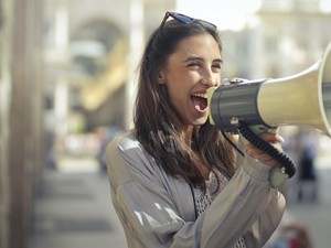 Trik Jitu Buat Para Mahasiswa Biar Jago Public Speaking di Depan Umum, Tertarik Coba?