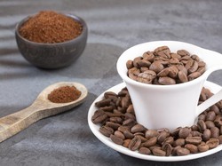 Apakah Kopi yang Disimpan Masih Layak Seduh? Ini 4 Cara Mengenali Kualitasnya