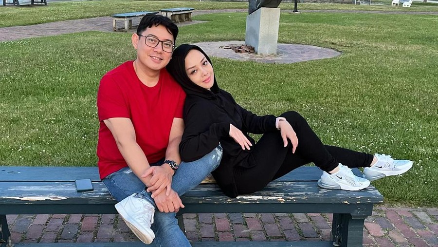 Terry Putri dan Derly Darmawan
