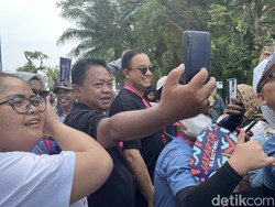 Gaya Merakyat Anies Baswedan: Nonton Formula E Jakarta di Tribun Murah