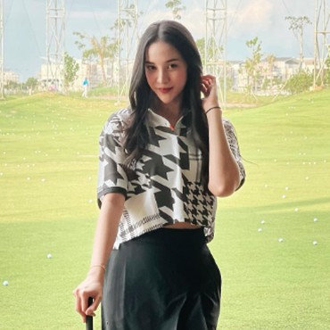 Ibu Anya Geraldine Disebut Mirip Luna Maya