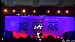 Lirik Lagu While You Were Sleeping - Laufey