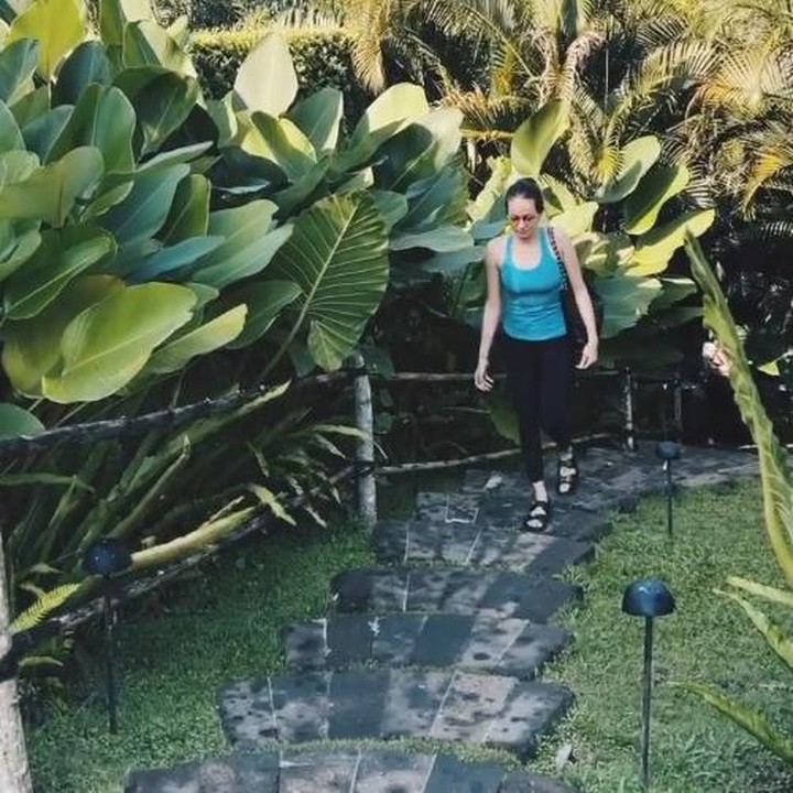 <p>Enzy dan suaminya memilih resor mewah Mandapa A Ritz Carlton Reserve. Tempat ini menyajikan pemandangan hijau yang indah, Bunda. (Foto: Instagram @enzystoria)</p>