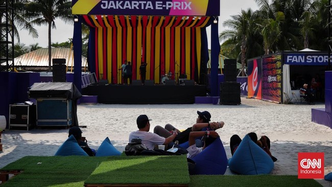 FOTO: Festival Hiburan Penonton di Formula E Jakarta 2023