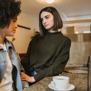 5 Tipe Kepribadian MBTI Ini Dikenal Paling Jago Jaga Rahasia, Pantas Sering Jadi Tempat Curhat!