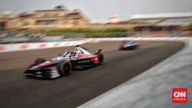 FOTO: Momen Apik Pascal Wehrlein Juara Formula E Jakarta 2023