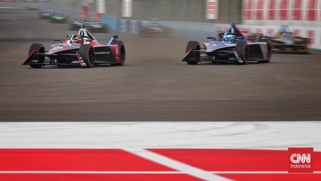 Bintang Formula E Pascal Wehrlein mengeluhkan kondisi lintasan Sirkuit Ancol usai jalani seri ke-11, Minggu (4/6).