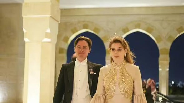 img-title Banjir Pujian, Begini Penampilan Cantik Putri Beatrice dengan York Tiara di Acara Pernikahan Pangeran Hussein