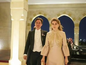 Banjir Pujian, Begini Penampilan Cantik Putri Beatrice dengan York Tiara di Acara Pernikahan Pangeran Hussein