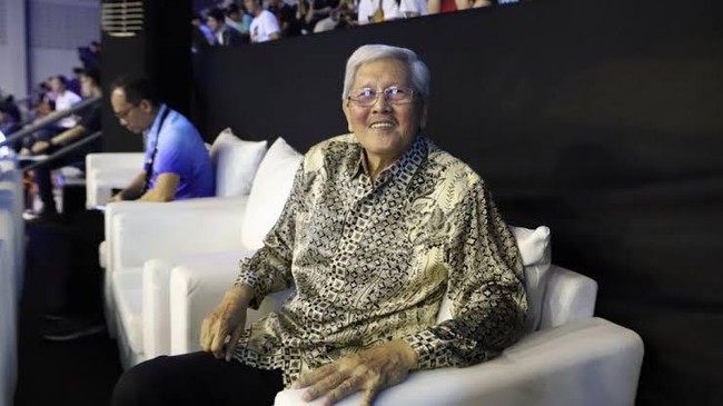 Legenda bola basket Indonesia, Sony Hendrawan, masuk daftar FIBA Hall of Fame Class 2023. Sony satu kelas Hall of Fame bersama legenda China Yao Ming