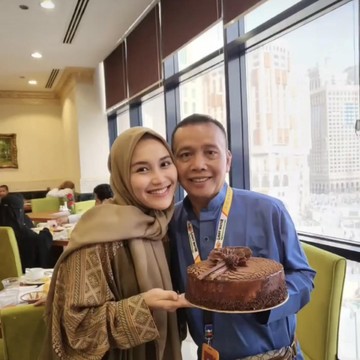 Ayah Ojak Ulang Tahun, Ayu Ting Ting Beri Kejutan Spesial