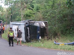 Mesin Mati Saat Nanjak, Bus Wisata Terguling di Baron Gunungkidul