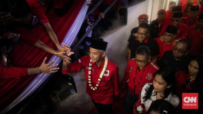 Golkar yakin PAN tak akan mendukung Ganjar Pranowo seperti PPP. Koalisi besar bersama Gerindra dan PKB terus diupayakan.