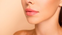 9 Cara Memerahkan Bibir secara Alami dan Tahan Lama, Bisa Pakai Mentimun