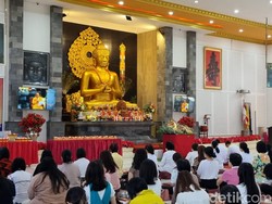Sukacita Perayaan Waisak di Vihara Buddhayana Dharmawira Centre Surabaya