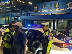 PJR Tangkap Sopir Truk dan Kernet yang Nyabu di Pinggir Tol Waru
