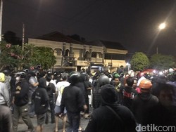 Tawuran di Tamsis Jogja, Massa Saling Lempar Batu