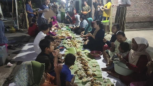 Tetangga resmi melayangkan gugatan perdata terhadap Masriah dengan ganti rugi lebih dari Rp1 miliar.