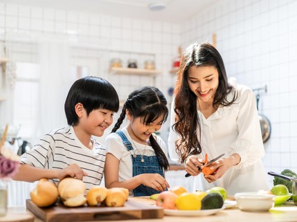 7 Hal yang Bisa Dilakukan agar Anak Merasa Dicintai Orang Tua, Perhatikan Ini Bun