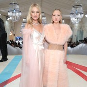 Gaya Fashionable Ibu dan Anak di Red Carpet 2023, Ada Kate Winslet hingga Kate Moss!