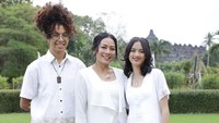 Dewi 'Dee' Lestari Rayakan Waisak di Borobudur Bareng Anak, Kenang Momen Bersama Mendiang Suami