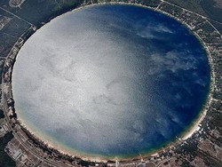 Nyaris Bulat Sempurna, Ini Danau Kingsley yang Unik di Florida