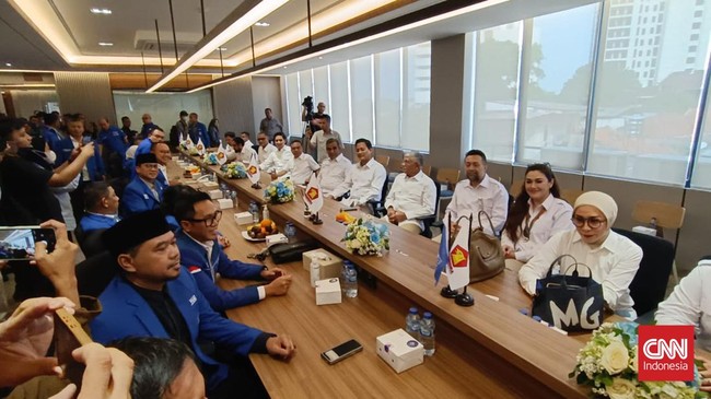 PAN menyodorkan nama Erick Thohir jadi cawapres untuk Prabowo Subianto. Menurut PAN, Erick jadi menu wajib dalam tiap pertemuan.