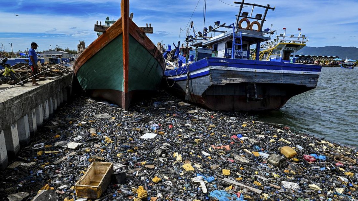 FOTO: Hari Lingkungan Hidup Sedunia dalam Bayang Sampah
