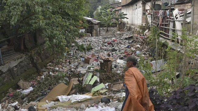 FOTO: Hari Lingkungan Hidup Sedunia dalam Bayang Sampah