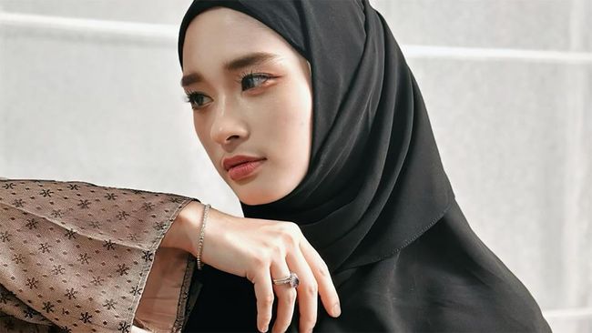 Inara Rusli mengaku kapok usai kecelakaan karena nyetir sambil mengikuti acara online beberapa waktu lalu. 