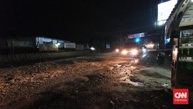 Jalur Maut Parungpanjang, Dikepung Truk Tambang hingga Batu Terbang