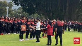 Jokowi ke Atlet Peraih Bonus: Jangan Beli Barang Mewah Tak Bermanfaat