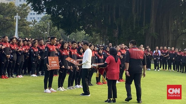 Presiden Jokowi berpesan agar atlet-atlet Indonesia peraih medali SEA Games 2023 agar memanfaatkan bonus yang diberikan negara sebaik mungkin.