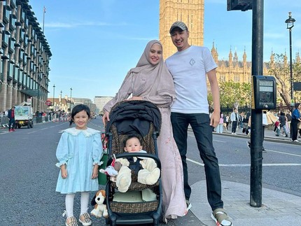 7 Potret Kartika Putri dan Suami Ajak Dua Anaknya Liburan ke Eropa