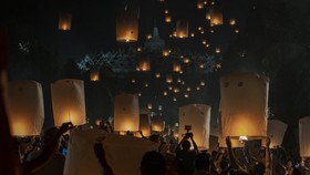 FOTO: Binar Lampion di Langit Borobudur Kala Waisak