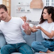 Pasangan Terlalu Sibuk? Ini 7 Cara Menetapkan Batasan agar Hubunganmu Tidak Toksik