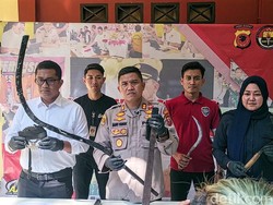 Polisi Ringkus Gerombolan Remaja yang Pamer Senjata Tajam