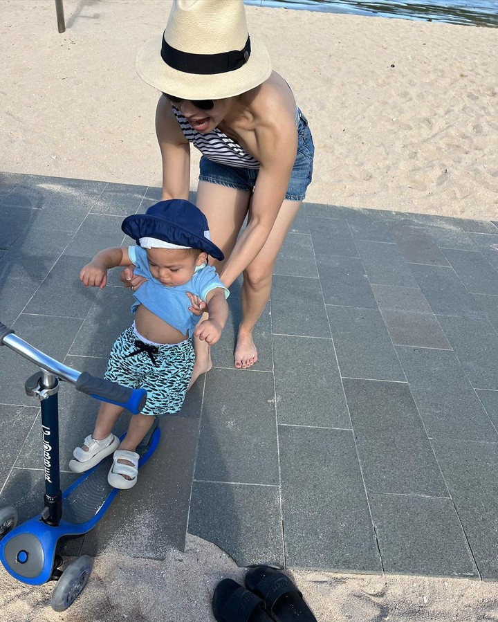 Potret Baby Issa Jadi Anak Pantai