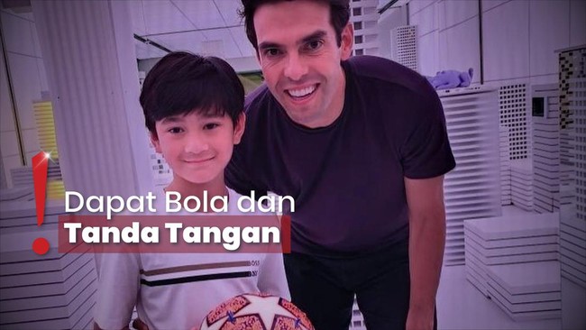 Bikin Iri, Rafathar-Rayyanza Foto Bareng Legenda Sepakbola Kaka