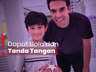 img-title Bikin Iri, Rafathar-Rayyanza Foto Bareng Legenda Sepakbola Kaka